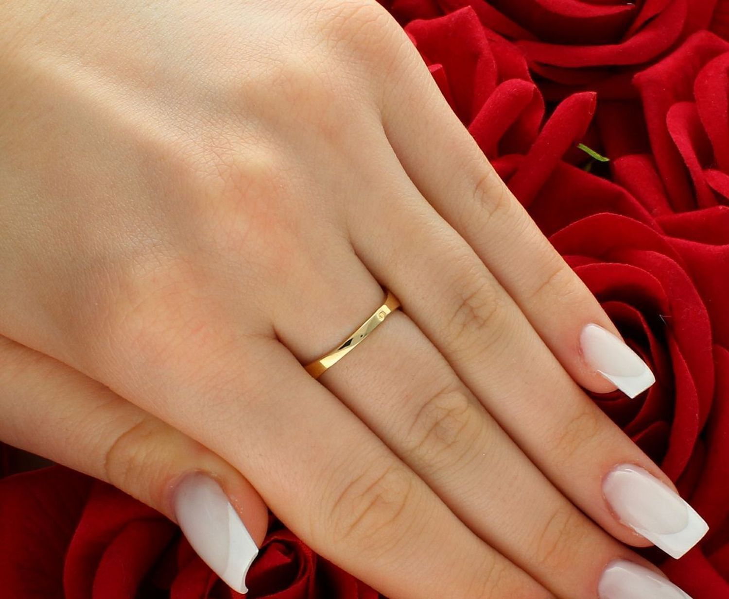 Złoty pierścionek proste line próba 375 rozmiar 19, PI 6327 375. Elegancki, złoty pierścionek w minimalistycznym stylu Proste Line, który idealnie komponuje się z każdą stylizacją ✨.1.jpg